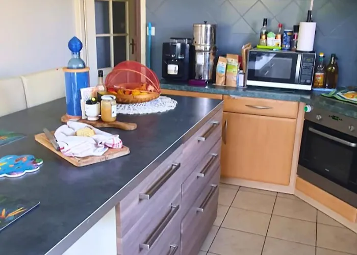 Проживание в семье Sdb Privee, Parking, Wifi & Bureau *