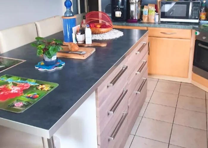 Проживание в семье Sdb Privee, Parking, Wifi & Bureau *