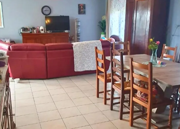 Проживание в семье Sdb Privee, Parking, Wifi & Bureau Labarthe-sur-Leze