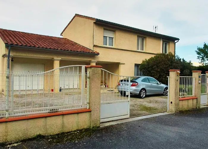 Проживание в семье Sdb Privee, Parking, Wifi & Bureau *